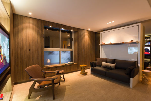 apartamento multifuncional com cama dobravel sobre o sofa