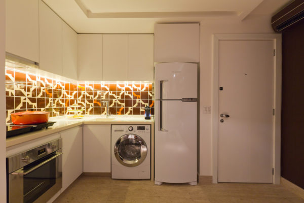 apartamento multifuncional pequeno com cozinha integrada